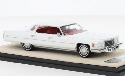 Diecast model cars Cadillac Deville 1/43 Stamp Models DeVille Sedan white 1976 Cadillac Deville 1/43 Stamp Models DeVille Sedan white 1976 diecast model cars