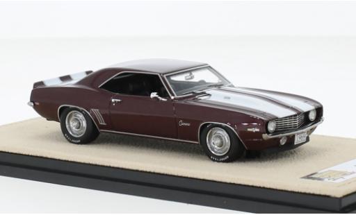 Diecast model cars Chevrolet Camaro 1/43 Stamp Models Z28 metallise violett/white 1969 Chevrolet Camaro 1/43 Stamp Models Z28 metallise violett/white 1969 diecast model cars