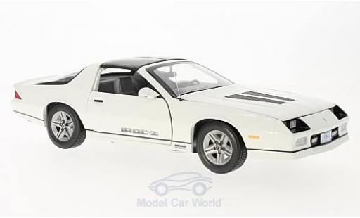 Diecast model cars Chevrolet Camaro 1/18 Sun Star IROC-Z white 1985 Chevrolet Camaro 1/18 Sun Star IROC-Z white 1985 diecast model cars