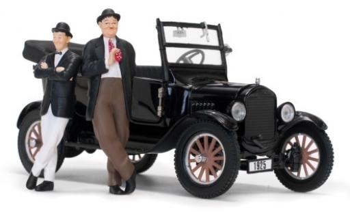 Ford Model T 1/24 Sun Star Touring black 1925 y compris les Laurel et Hardy figurines diecast model cars