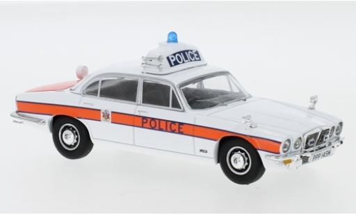 Diecast model cars Jaguar XJ 1/43 Vanguards 6 Series II 4.2 RHD Thames Valley Police Jaguar XJ 1/43 Vanguards 6 Series II 4.2 RHD Thames Valley Police diecast model cars