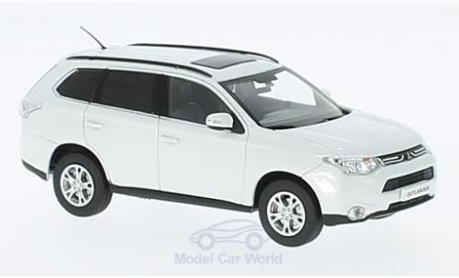 Diecast model cars Mitsubishi Outlander 1/43 Vitesse metallic white Mitsubishi Outlander 1/43 Vitesse metallic white diecast model cars