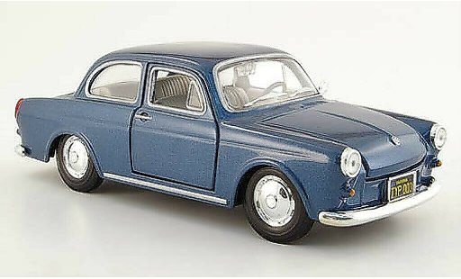 Volkswagen 1600 Base 1/24 Maisto Stufenheck blue 1967 diecast model cars
