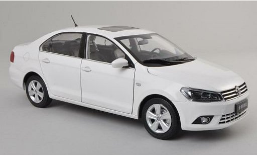Volkswagen Jetta Base 1/18 Paudi white 2012 diecast model cars