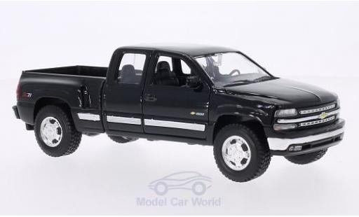 Diecast model cars Chevrolet Silverado 1/24 Welly black 1999 Chevrolet Silverado 1/24 Welly black 1999 diecast model cars