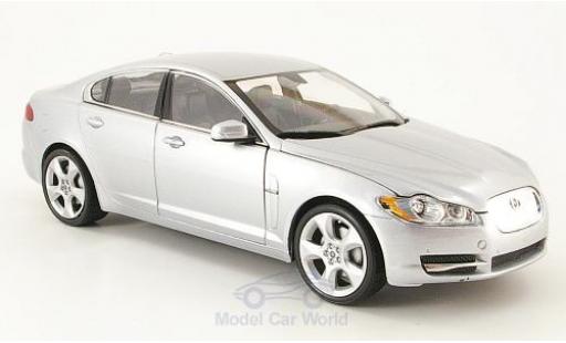 Jaguar XF 1/24 Welly grey diecast model cars
