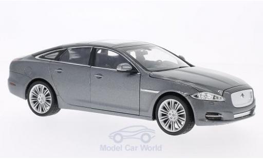 Diecast model cars Jaguar XJ 1/24 Welly metallic grey 2010 Jaguar XJ 1/24 Welly metallic grey 2010 diecast model cars