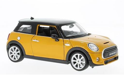 Diecast model cars Mini Cooper 1/24 Welly S yellow/black Mini Cooper 1/24 Welly S yellow/black diecast model cars