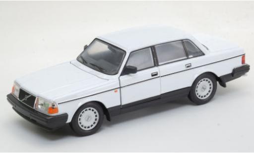 Volvo 240 1/24 Welly GL white diecast model cars
