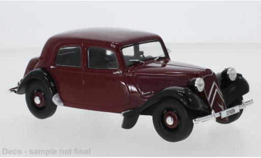 Diecast model cars Citroen Traction 1/24 WhiteBox Avant 11BL red/black 1952 Citroen Traction 1/24 WhiteBox Avant 11BL red/black 1952 diecast model cars