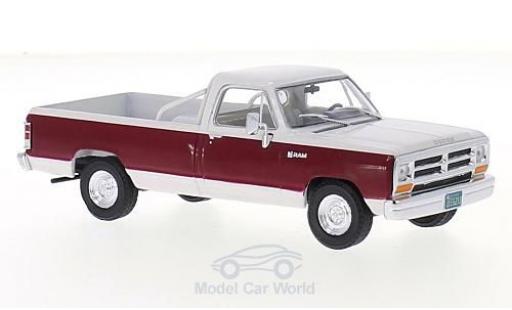 Diecast model cars Dodge RAM 1/43 WhiteBox Ram white/red 1987 Dodge RAM 1/43 WhiteBox Ram white/red 1987 diecast model cars