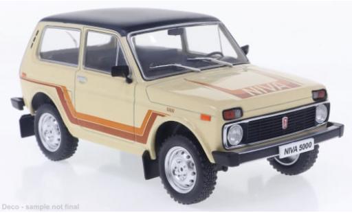 Lada Niva 1/24 WhiteBox 5000 beige/Dekor 1980 1:24 diecast model cars