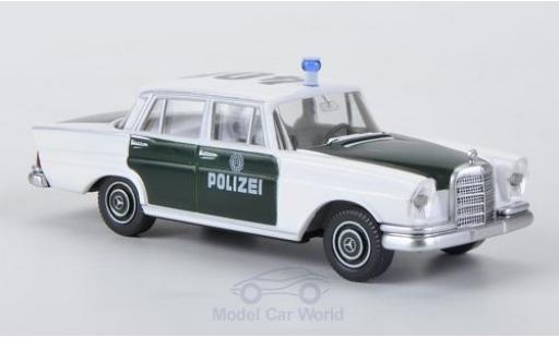 Diecast model cars Mercedes 220 1/87 Wiking S white/green Polizei Mercedes 220 1/87 Wiking S white/green Polizei diecast model cars